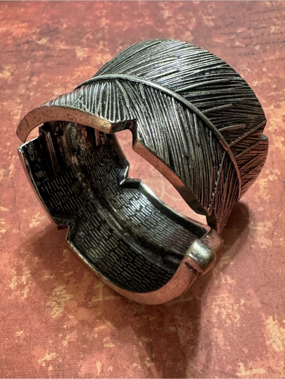 VINTAGE SILVER TONE FEATHER CUFF BRACELET